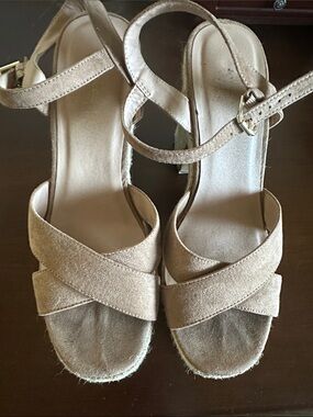New Look Beige Cross-Strap Ankle Strap Platform Sandals size 40( 9-9.5)